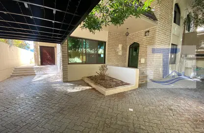 Villa - 4 Bedrooms - 5 Bathrooms for rent in Al Khalidiya - Abu Dhabi