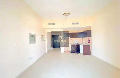 Apartment - 1 Bathroom for rent in Silicon Gates 4 - Silicon Gates - Dubai Silicon Oasis - Dubai