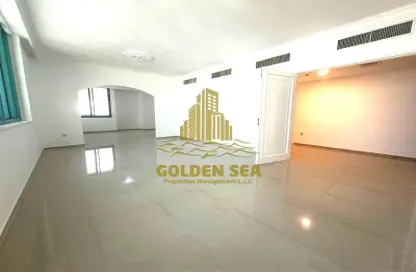 Apartment - 3 Bedrooms - 5 Bathrooms for rent in Khalidiya Centre - Cornich Al Khalidiya - Al Khalidiya - Abu Dhabi