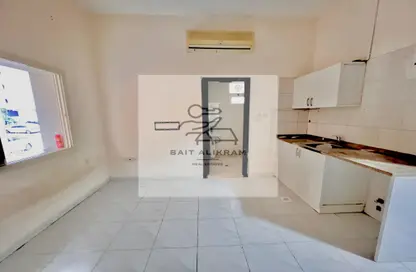 Apartment - 1 Bathroom for rent in Al Qulaya'ah - Al Sharq - Sharjah