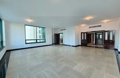 Apartment - 3 Bedrooms - 4 Bathrooms for rent in Liwa Centre Tower 2 - Liwa Centre Towers - Hamdan Street - Abu Dhabi