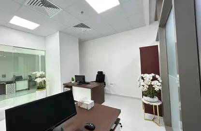 Business Centre - Studio - 1 Bathroom for rent in Red Avenue - Al Garhoud - Dubai