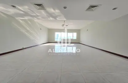 Apartment - 4 Bedrooms - 5 Bathrooms for rent in Al Majaz 1 - Al Majaz - Sharjah