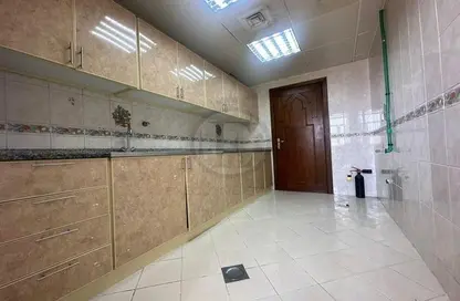 Apartment - 2 Bedrooms - 2 Bathrooms for rent in Zig Zag Building - Tourist Club Area - Abu Dhabi