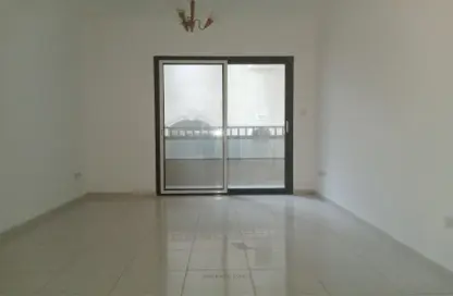 Apartment - 1 Bedroom - 2 Bathrooms for rent in Sarab Tower - Al Khan - Sharjah