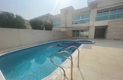 Villa - 4 Bedrooms - 5 Bathrooms for rent in Jumeirah 1 Villas - Jumeirah 1 - Jumeirah - Dubai