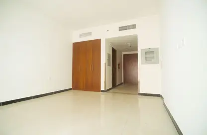 Apartment - 1 Bathroom for rent in F-02 - CBD (Central Business District) - International City - Dubai