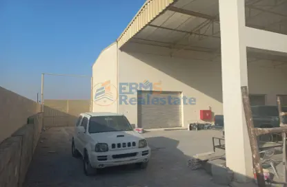 Warehouse - Studio - 2 Bathrooms for rent in Al Sajaa - Sharjah