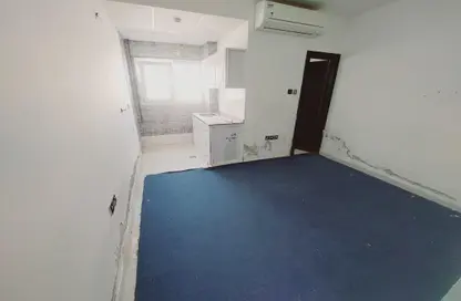 Apartment - 1 Bathroom for rent in Muwailih Building - Muwaileh - Sharjah