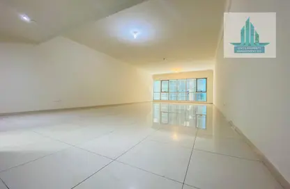 Apartment - 3 Bedrooms - 5 Bathrooms for rent in Cornich Al Khalidiya - Al Khalidiya - Abu Dhabi