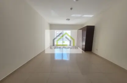 Apartment - 1 Bathroom for rent in Royal JVC Building - Jumeirah Village Circle - Dubai