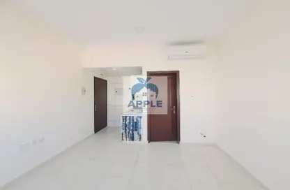 Apartment - 1 Bathroom for rent in Muwailih Building - Muwaileh - Sharjah