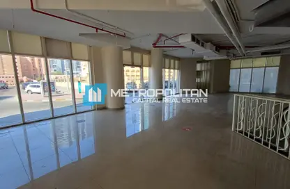 Show Room - Studio - 4 Bathrooms for rent in Corniche Tower - Corniche Road - Abu Dhabi