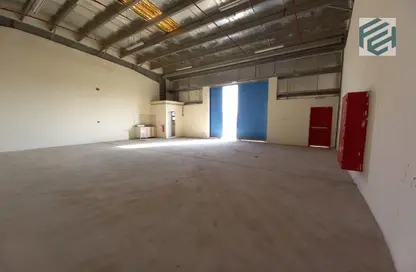 Warehouse - Studio - 1 Bathroom for rent in Al Sajaa - Sharjah