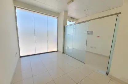 Shop - Studio - 1 Bathroom for rent in Fire Station Road - Muwaileh - Sharjah