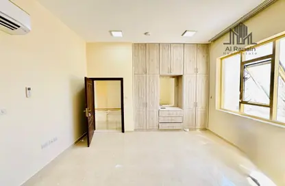 Villa - 4 Bedrooms - 6 Bathrooms for rent in Al Markhaniya - Al Ain