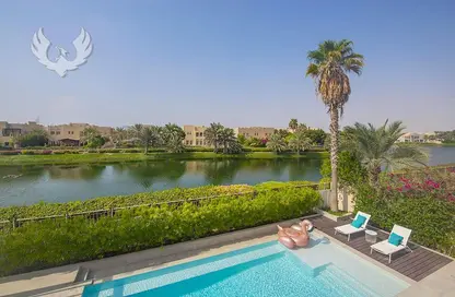 Villa - 5 Bedrooms - 4 Bathrooms for rent in Meadows 7 - Meadows - Dubai