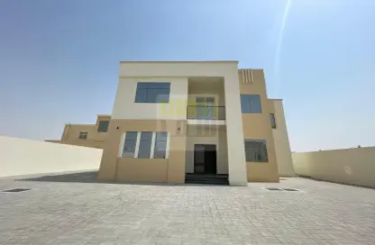 Villa - 5 Bedrooms - 6 Bathrooms for rent in Madinat Al Riyad - Abu Dhabi