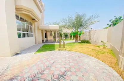 Villa - 4 Bedrooms - 4 Bathrooms for rent in Jumeirah 1 Villas - Jumeirah 1 - Jumeirah - Dubai