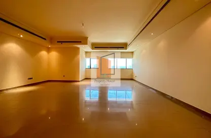 Apartment - 3 Bedrooms - 4 Bathrooms for rent in Silver Wave Tower - Al Mina - Abu Dhabi