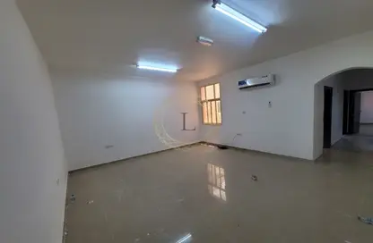 شقة - 2 غرف نوم - 2 حمامات للايجار في شبانة عشارج - اشارج - العين