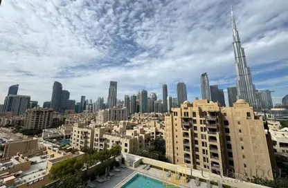 Apartment - 2 Bedrooms - 2 Bathrooms for rent in Burj Royale - Downtown Dubai - Dubai