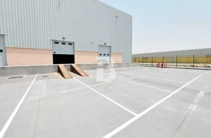 Warehouse - Studio for rent in Al Markaz Industrial Development - Al Dhafrah - Abu Dhabi