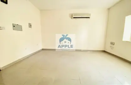 Apartment - 1 Bathroom for rent in Muwailih Building - Muwaileh - Sharjah