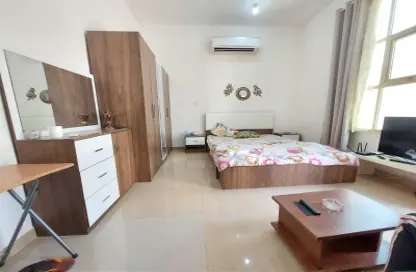 Apartment - 1 Bathroom for rent in Complex 8 - Khalifa City - Abu Dhabi