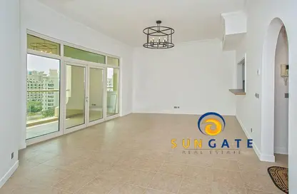 Apartment - 2 Bedrooms - 2 Bathrooms for rent in Al Sultana - Shoreline Apartments - Palm Jumeirah - Dubai