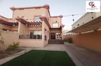Villa - 4 Bedrooms - 5 Bathrooms for rent in Shakhbout City - Abu Dhabi