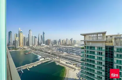 Apartment - 1 Bedroom - 2 Bathrooms for sale in Marina Vista - EMAAR Beachfront - Dubai Harbour - Dubai