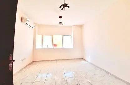 Apartment - 1 Bathroom for rent in Muwailih Building - Muwaileh - Sharjah