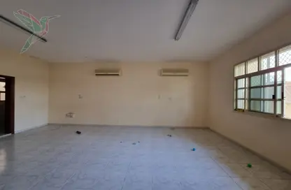 Villa - 5 Bedrooms - 5 Bathrooms for sale in Al Khrais - Al Jimi - Al Ain