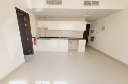 Apartment - 1 Bathroom for rent in Fire Station Road - Muwaileh - Sharjah