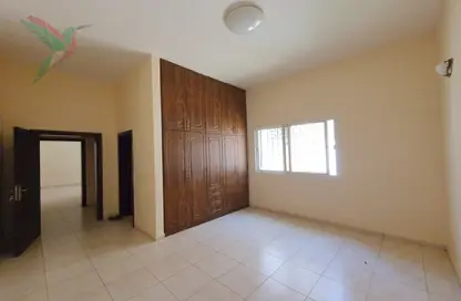 Apartment - 2 Bedrooms - 3 Bathrooms for rent in Al Dafeinah - Asharej - Al Ain