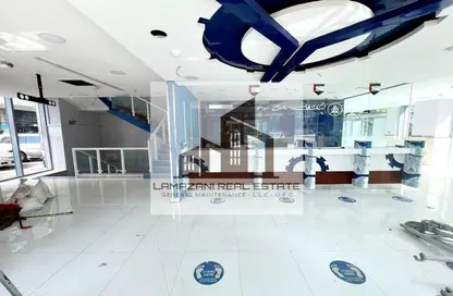 Show Room - Studio - 2 Bathrooms for rent in Corniche Road - Abu Dhabi