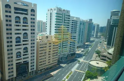 Apartment - 1 Bedroom - 2 Bathrooms for rent in East Corniche road - Hamdan Street - Abu Dhabi