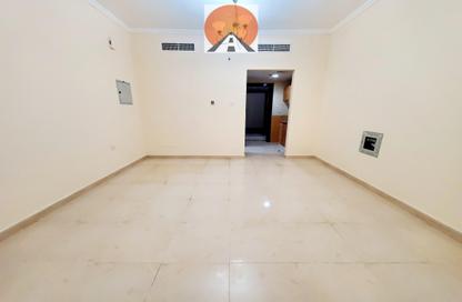 Apartment - 1 Bathroom for rent in Muwailih Building - Muwaileh - Sharjah