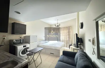Apartment - 1 Bathroom for rent in Silicon Gates - Dubai Silicon Oasis - Dubai