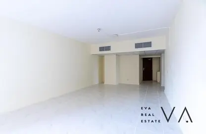 Apartment - 3 Bedrooms - 3 Bathrooms for rent in Clock Plaza Building - Al Muraqqabat - Deira - Dubai