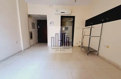 Apartment - 1 Bathroom for rent in Fire Station Road - Muwaileh - Sharjah