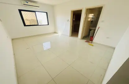 Villa - 1 Bedroom - 1 Bathroom for rent in Al Dhafrah Street - Al Mushrif - Abu Dhabi