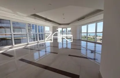 Apartment - 3 Bedrooms - 3 Bathrooms for rent in Wave tower - Corniche Road - Abu Dhabi