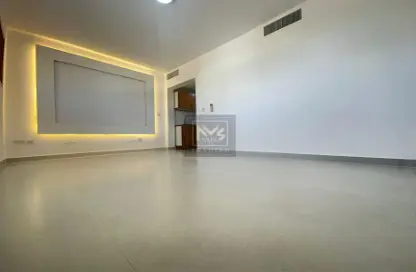 Apartment - 1 Bathroom for rent in Airport Road - Abu Dhabi