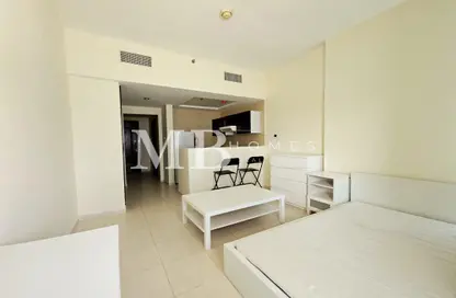 Apartment - 1 Bathroom for rent in Royal Residence 1 - Royal Residence - Dubai Sports City - Dubai