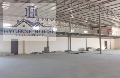 Warehouse - Studio - 2 Bathrooms for rent in Umm Al Thuoob - Umm Al Quwain