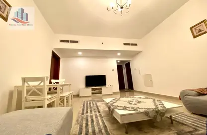 Living / Dining Room image for: Apartment - 1 Bedroom - 2 Bathrooms for rent in Al Taawoon Towers - Al Khan - Sharjah, Image 1