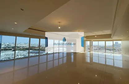 Apartment - 4 Bedrooms - 5 Bathrooms for rent in Corniche Road - Abu Dhabi