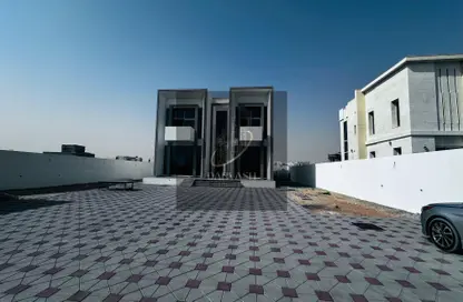 Villa - 5 Bedrooms - 6 Bathrooms for rent in Al Aweer - Dubai